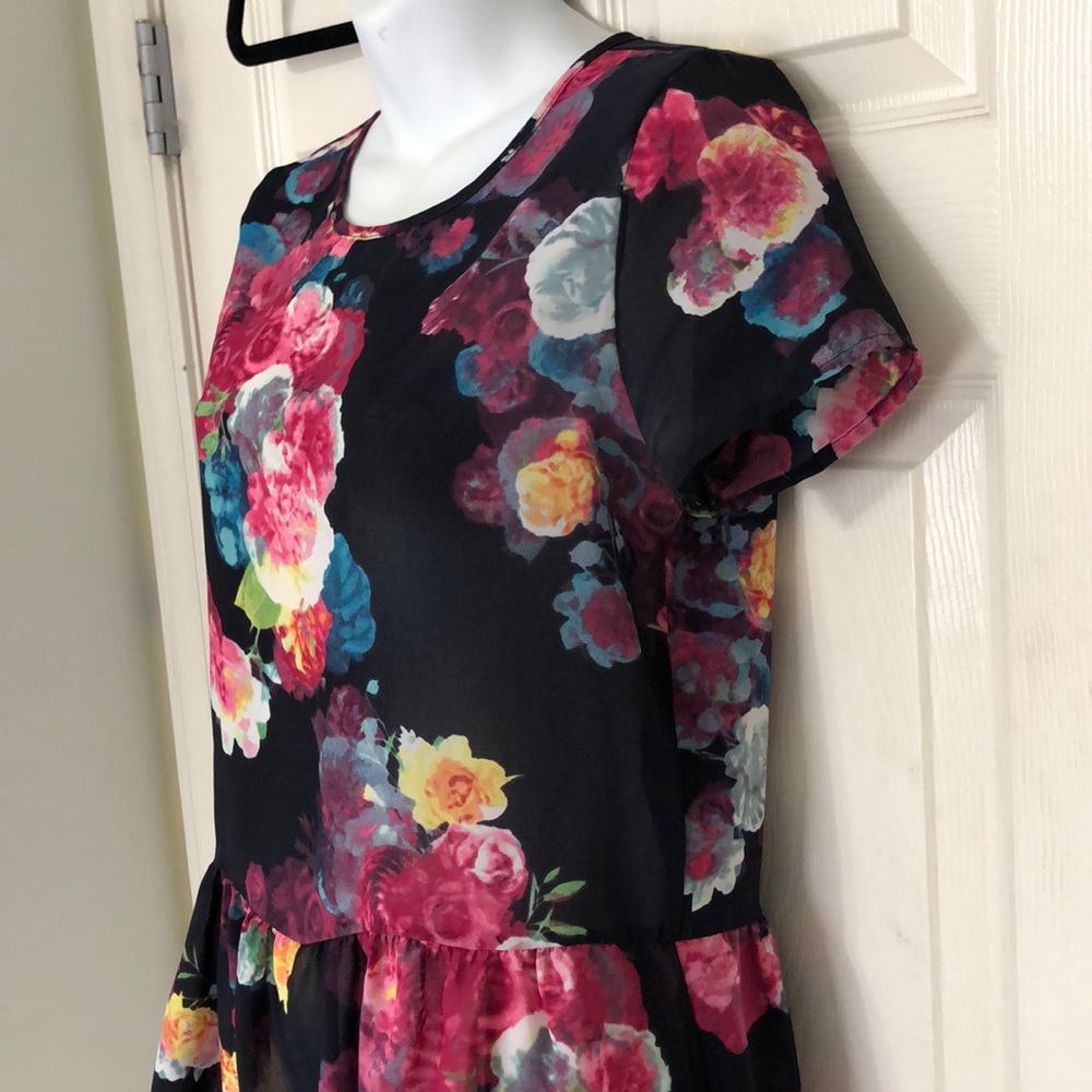 Floral Top - Picture 2 of 5